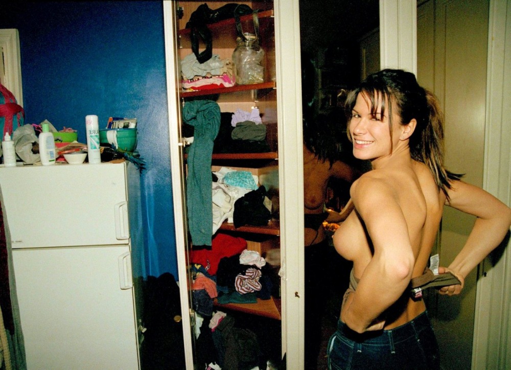 Рона Митра в Нижнем белье