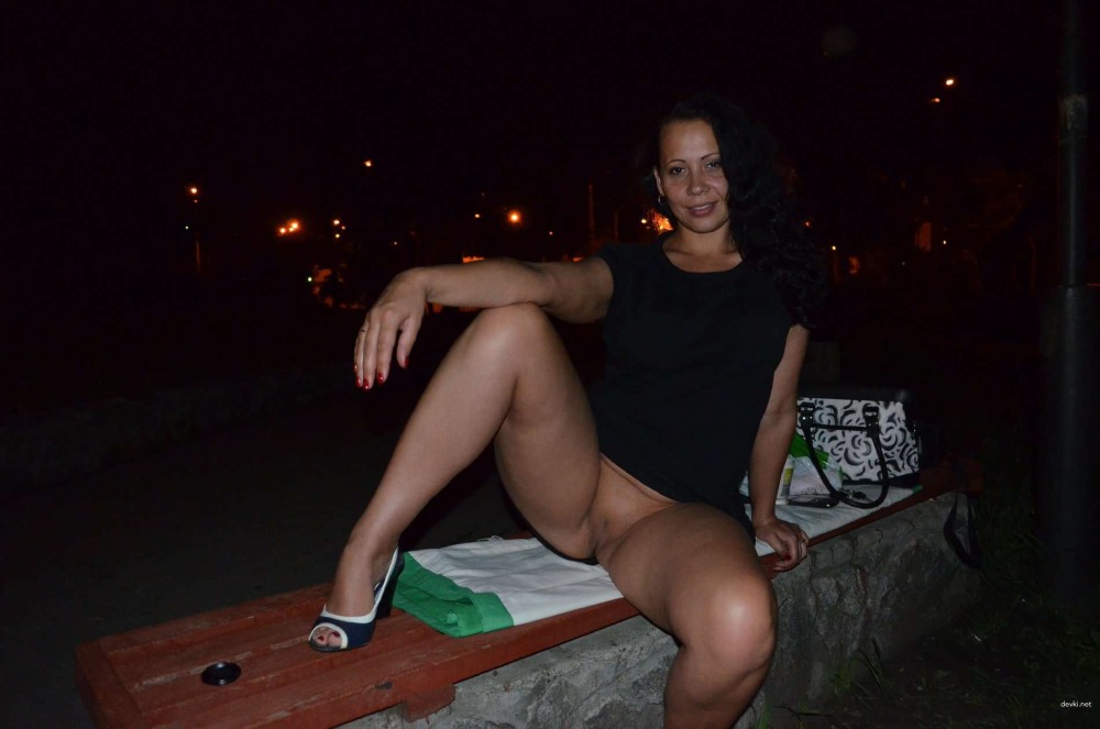 Частное ночью без трусов