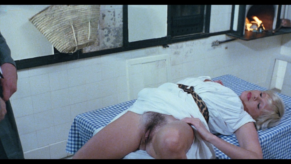 Брижит ляэ, Карин Гамбье голая