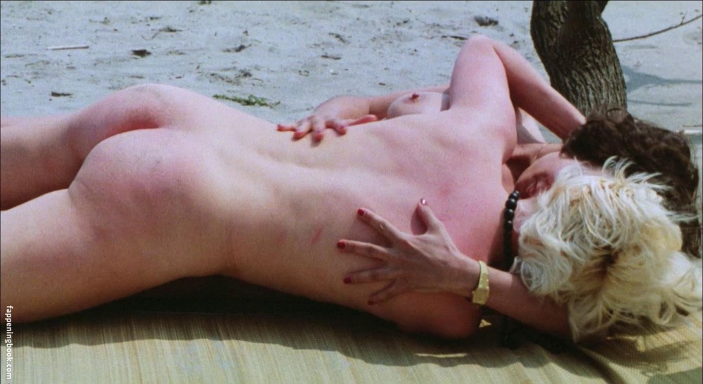 Муриэль Монтоссэ голая