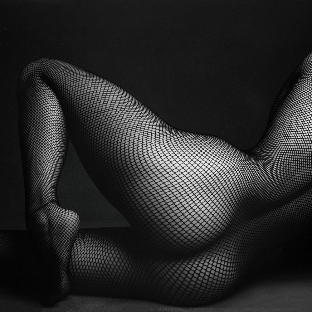 Эротичные девушки в сетчатых чулках