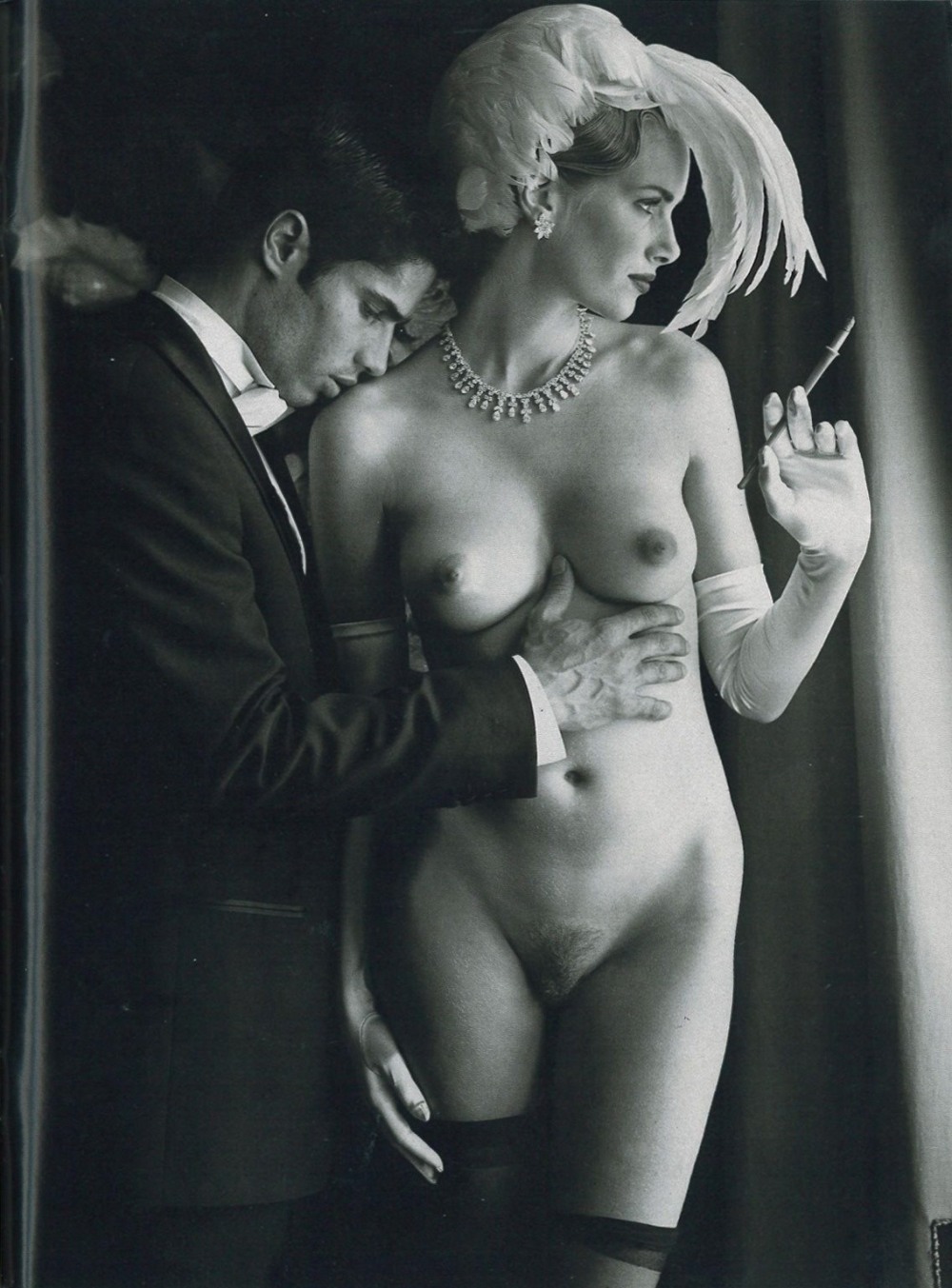 Голая еврейка Анжела Дункан