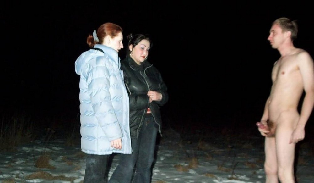 Голые мужчины одетые женщины