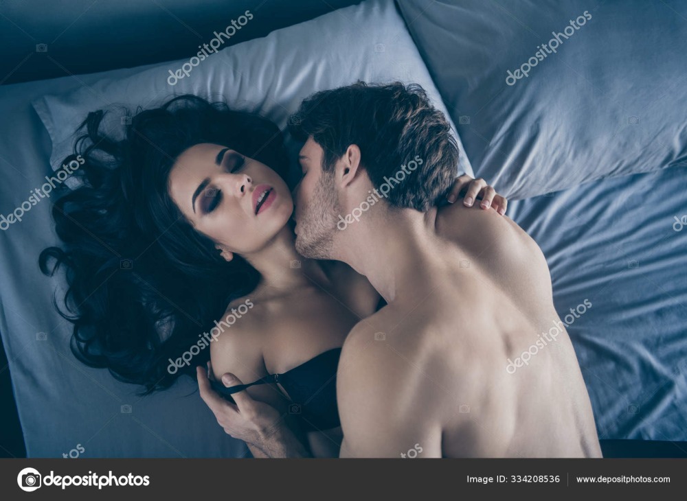 Любовью занимаются в постели