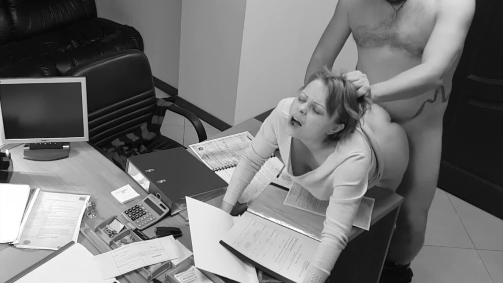 Отсосала в офисе частное