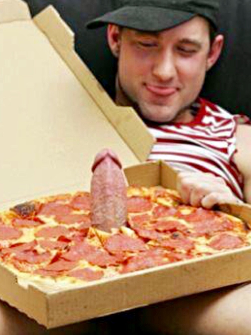 Член в пицце